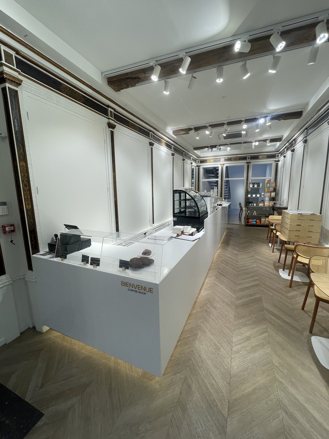 Comptoir sur mesure Bienvenue Coffee Shop — Vieux-Lille, KRION et Egger