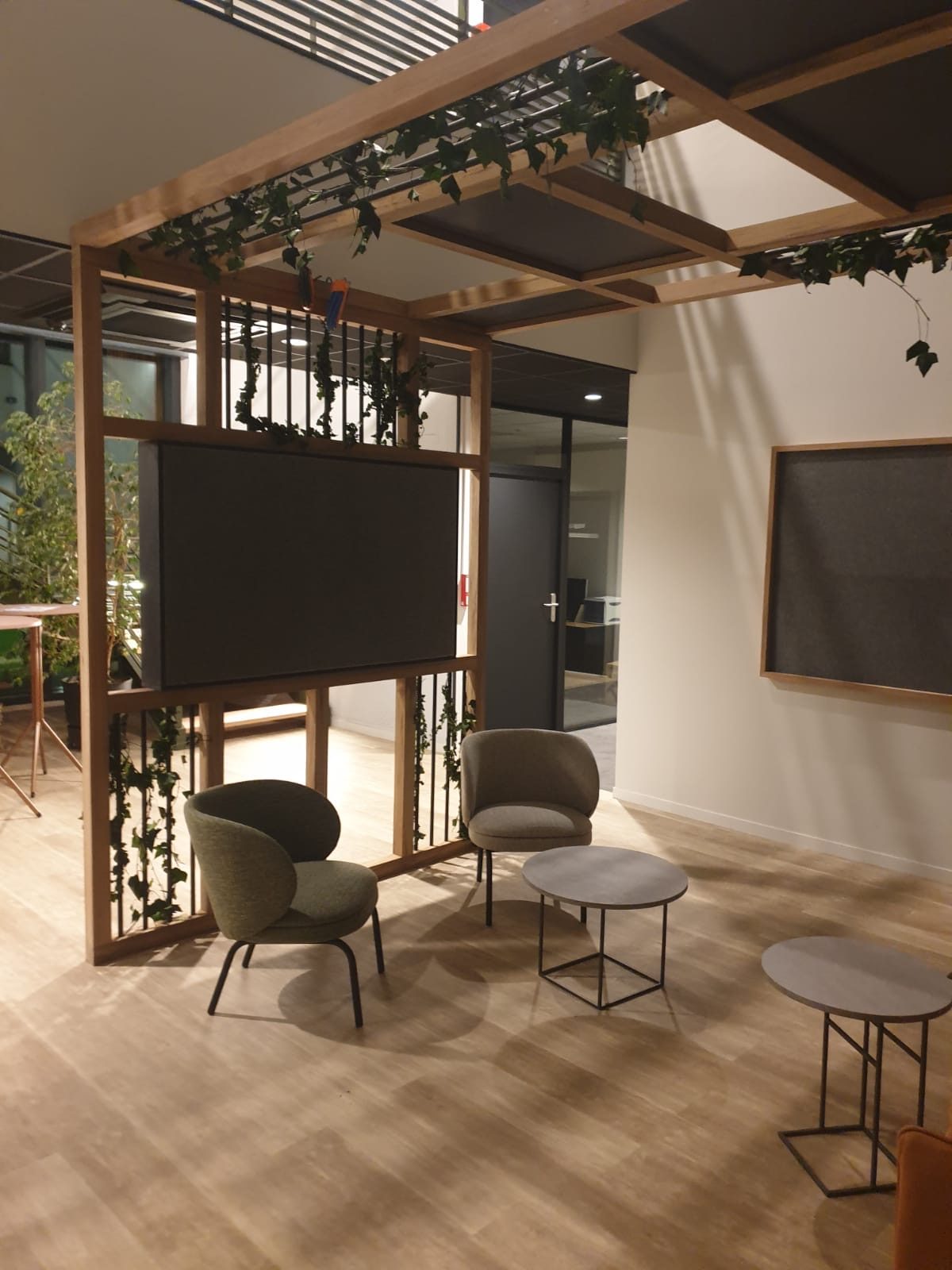 Pergola intérieure sur mesure — Bureaux Glisy